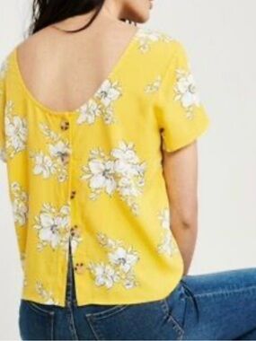 Abercrombie & Fitch Yellow Floral Button-Back Scoop Top